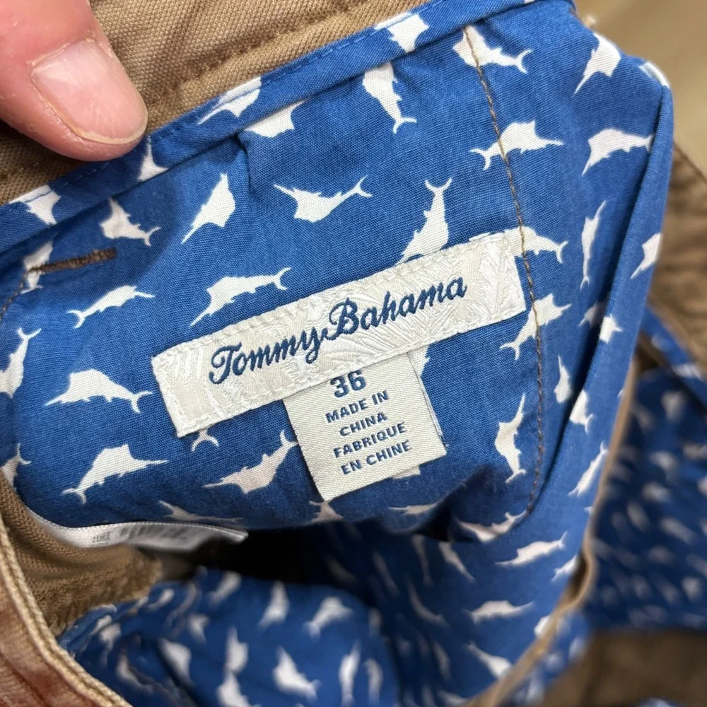 Tommy Bahama Mens Brown Cargo Shorts Size 36 Cotton Tencel Stretch Marlin Logo